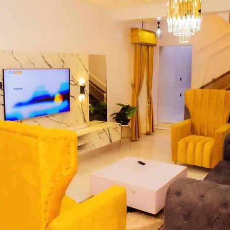A And T Apartment Ikorodu Εξωτερικό φωτογραφία