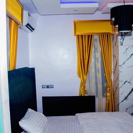 A And T Apartment Ikorodu Εξωτερικό φωτογραφία