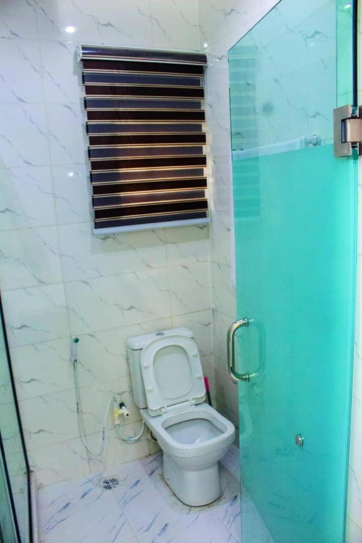 A And T Apartment Ikorodu Εξωτερικό φωτογραφία